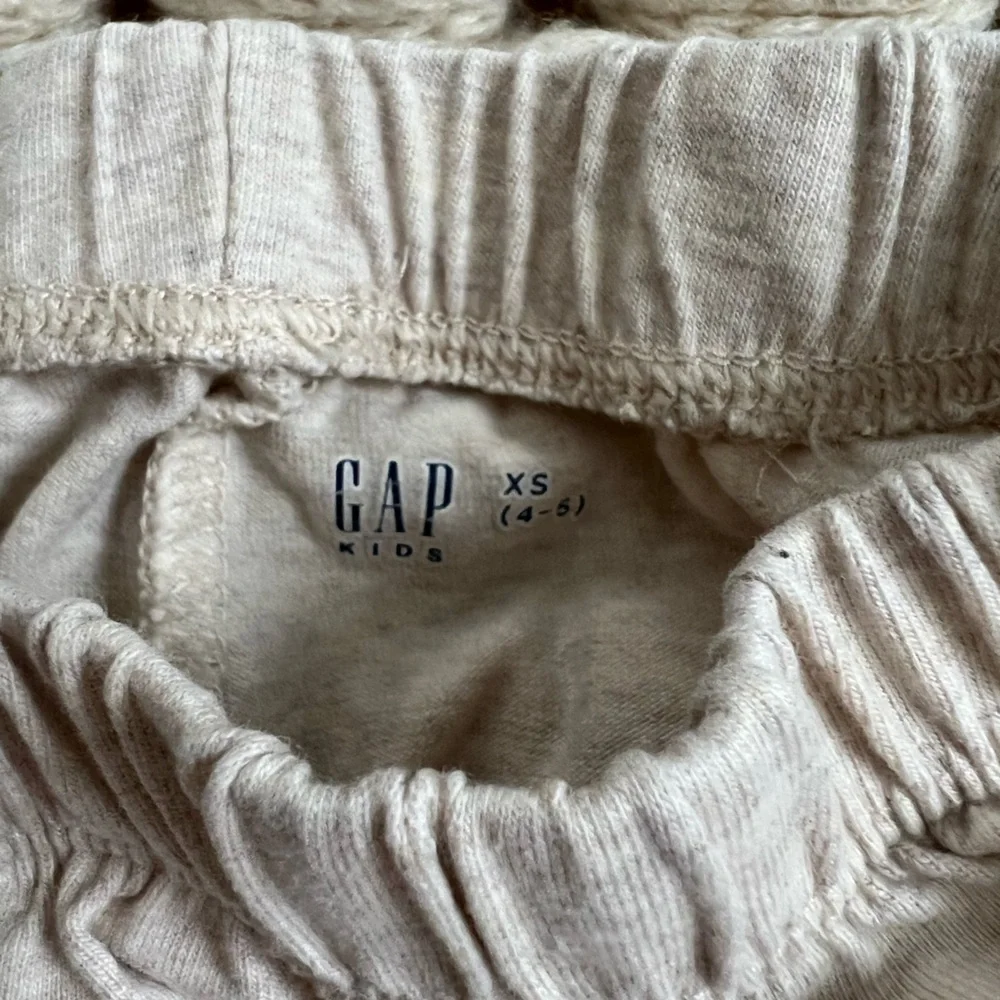 Girls size 4-5 set of two layering shorts white and tan